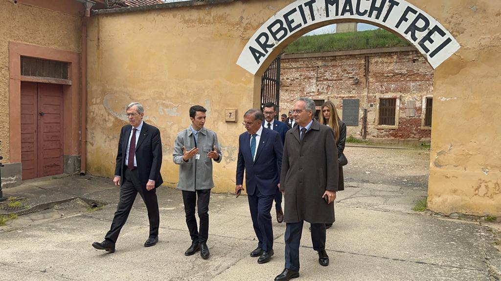 Návštěva italského předsedy Senátu La Rossy v České republice vyvolává pobouření – Brno Delli