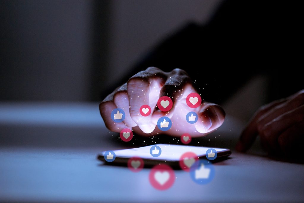 Cabinet Rejects Proposal To Ban The Use of Mobile Phones in Schools